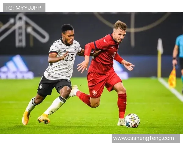 昨晚足球精彩回顾：激战四场比分揭晓球员表现引热议